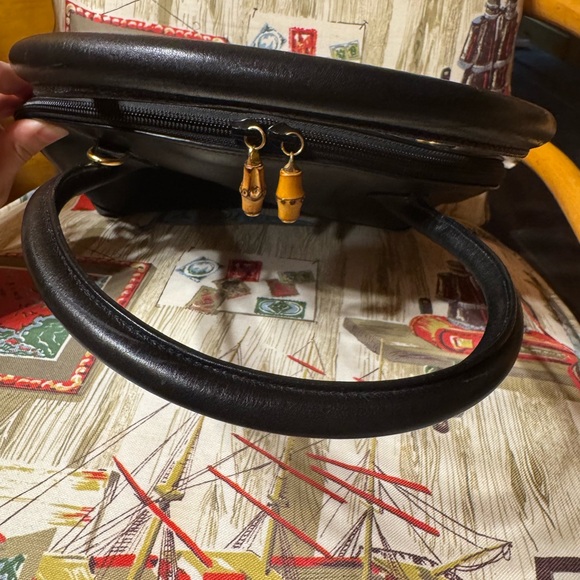 Gucci Black Leather Zip Around Dome - Picture 8 of 14